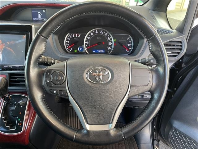 Toyota NOAH 2016 7014551-1