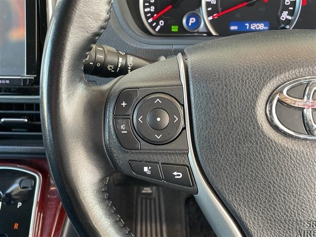 Toyota NOAH 2016 7014551-3