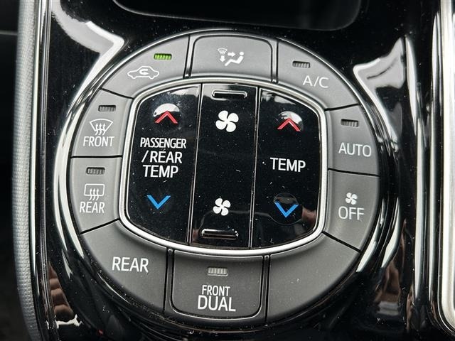 Toyota NOAH 2018 7014630-28