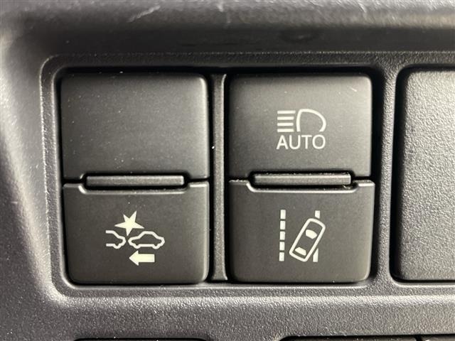 Toyota NOAH 2017 7014647-16