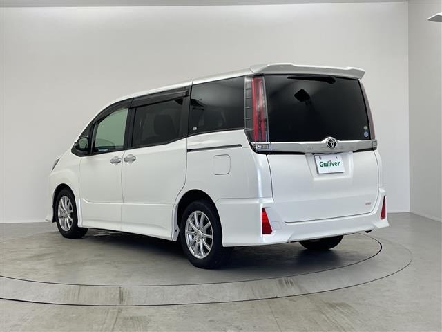 Toyota NOAH 2017 7014647-2