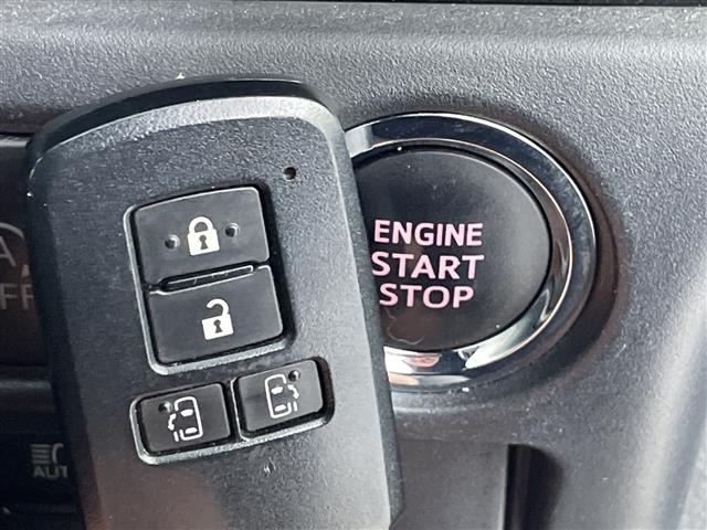 Toyota NOAH 2017 7014647-3