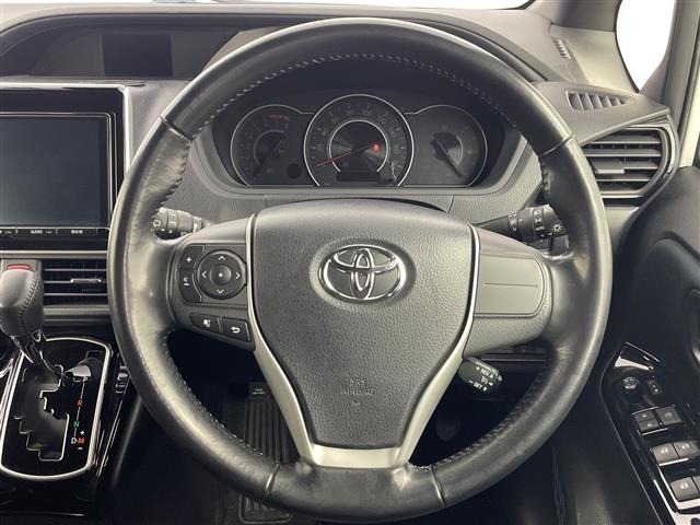 Toyota NOAH 2017 7014647-4