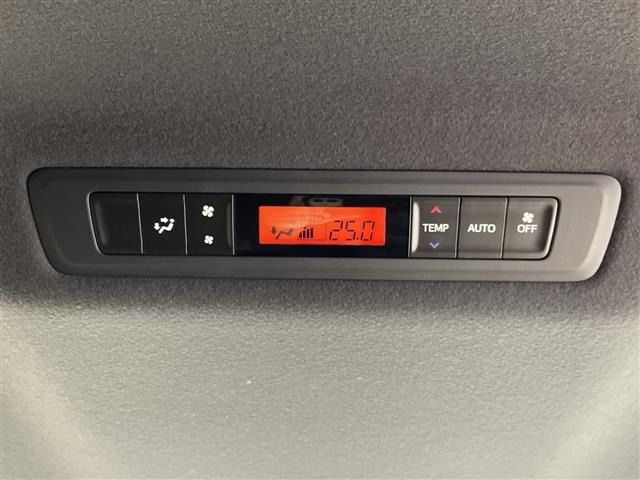 Toyota NOAH 2017 7014647-5