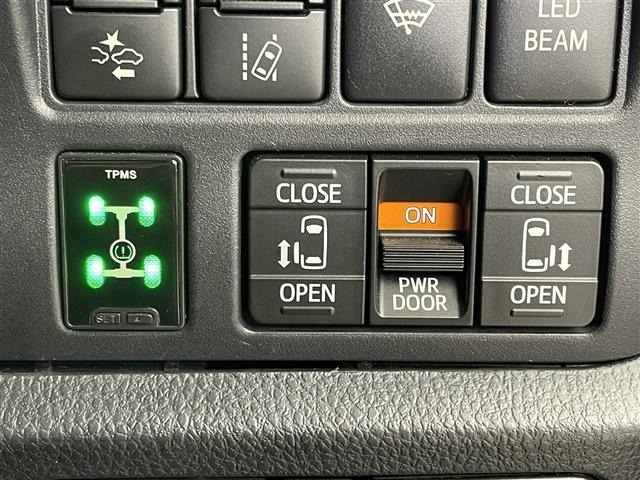 Toyota NOAH 2016 7014692-4