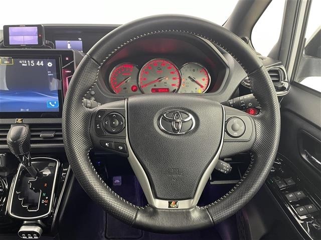 Toyota NOAH 2016 7014692-5