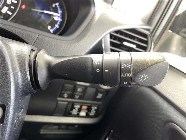 Toyota NOAH 2017 7014717-1