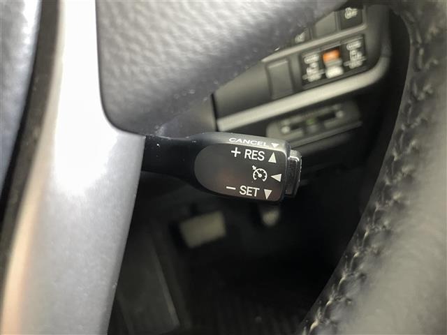Toyota NOAH 2017 7014717-19