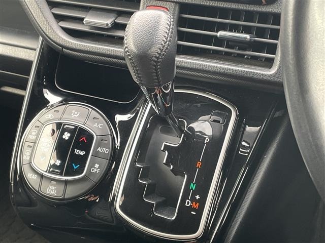 Toyota NOAH 2017 7014969-3