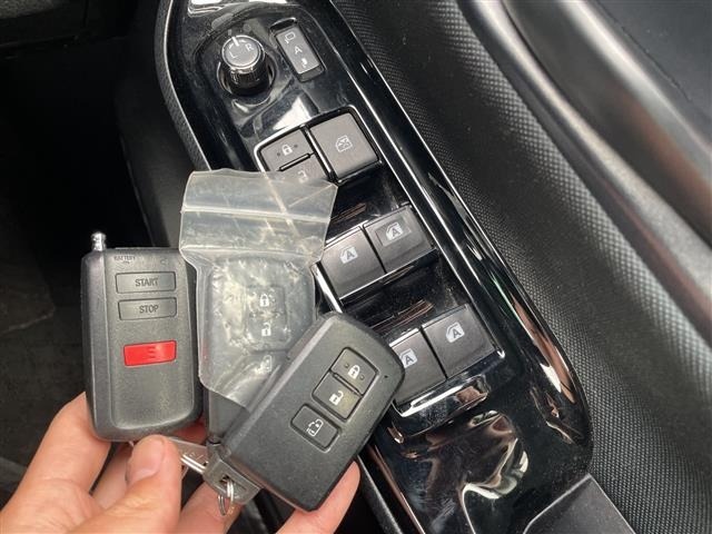 Toyota NOAH 2017 7014969-9