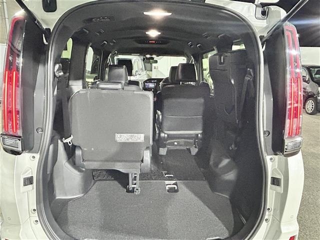 Toyota NOAH 2021 7014970-8