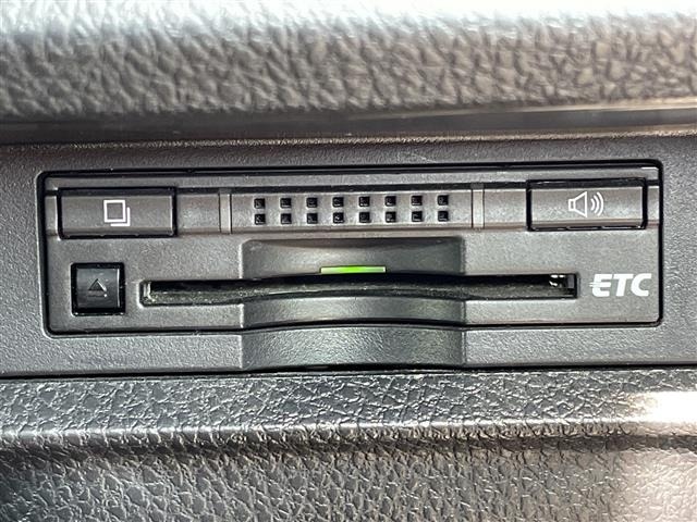 Toyota NOAH 2015 7015003-1