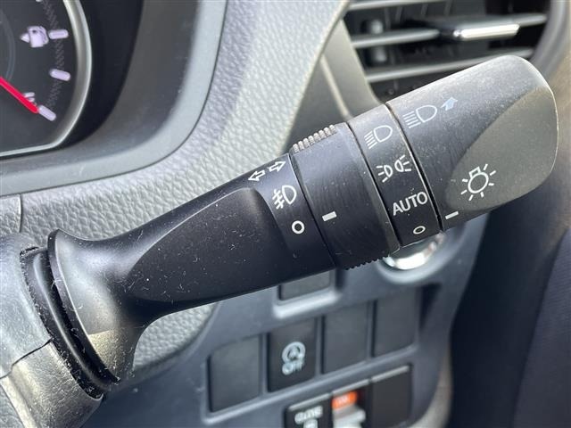 Toyota NOAH 2015 7015003-10