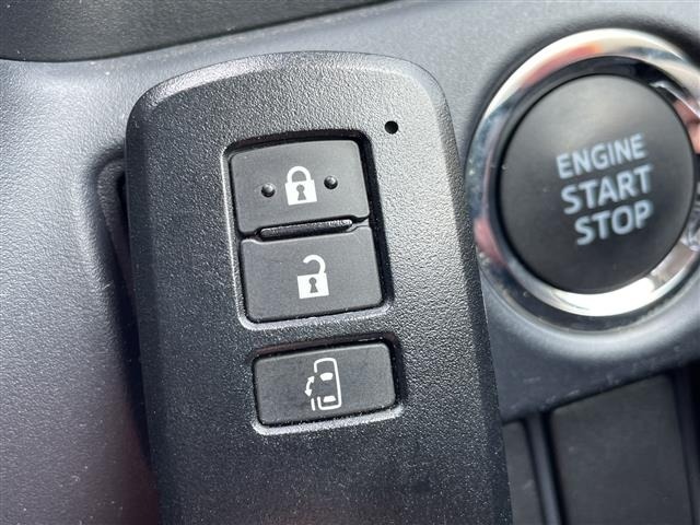 Toyota NOAH 2015 7015003-12