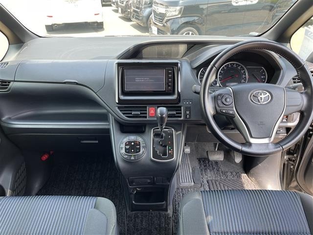 Toyota NOAH 2015 7015003-16