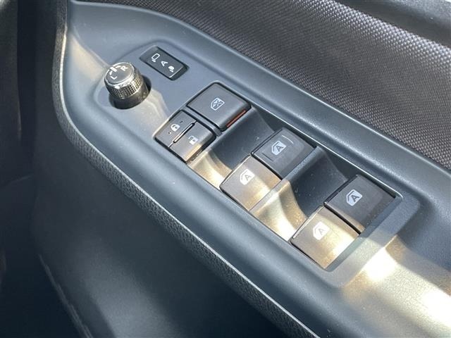 Toyota NOAH 2015 7015003-2
