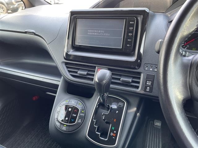 Toyota NOAH 2015 7015003-23