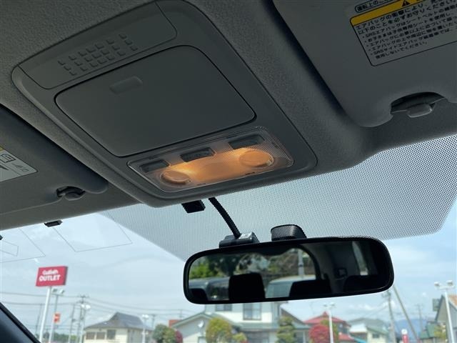 Toyota NOAH 2015 7015003-4