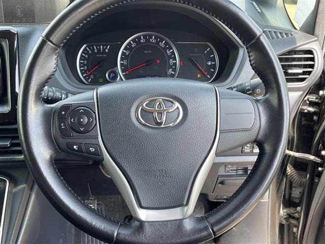Toyota NOAH 2015 7015003-6