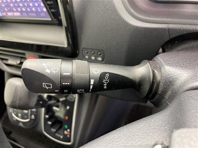 Toyota NOAH 2015 7015040-3