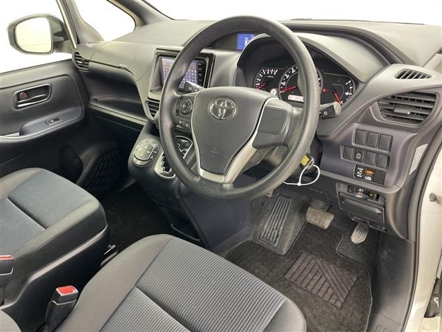 Toyota NOAH 2015 7015040-4