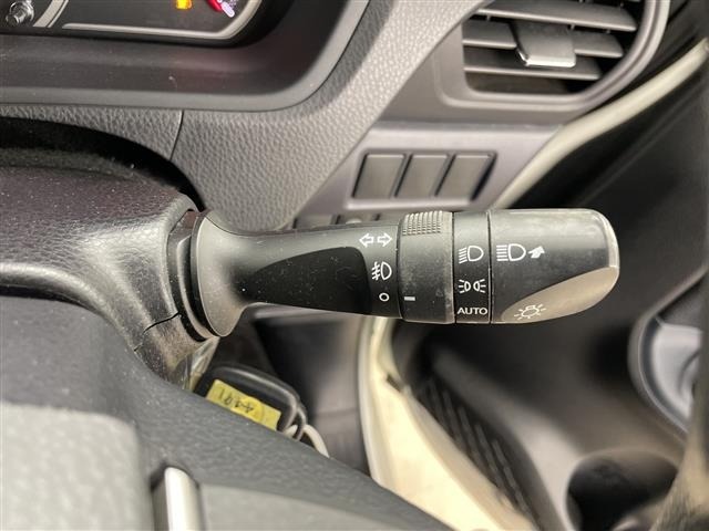 Toyota NOAH 2015 7015040-5