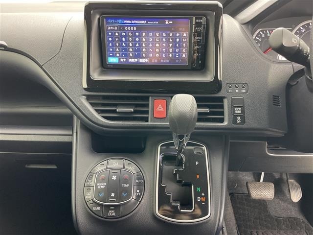 Toyota NOAH 2015 7015040-7