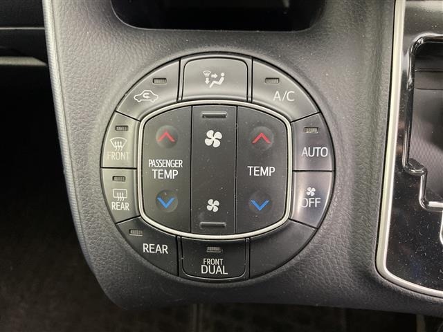 Toyota NOAH 2015 7015040-9