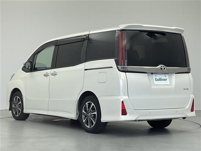 Toyota NOAH 2021 7015042-14