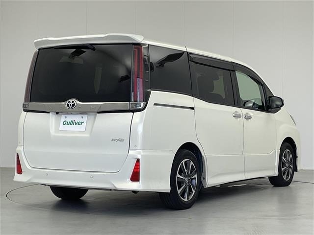 Toyota NOAH 2021 7015042-15