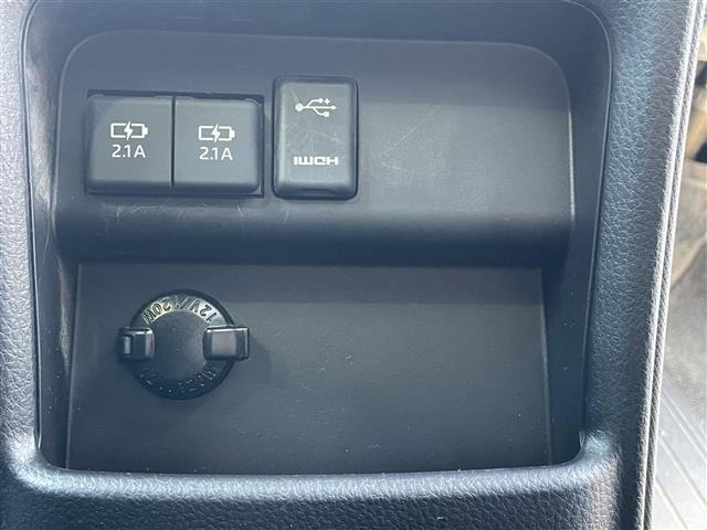 Toyota NOAH 2021 7015042-6