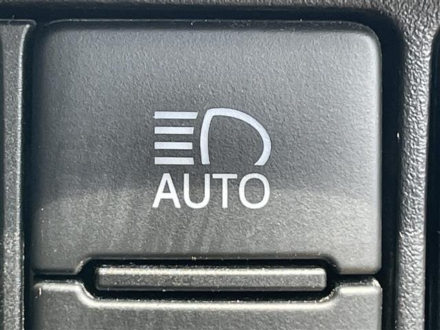 Toyota NOAH 2021 7015042-9