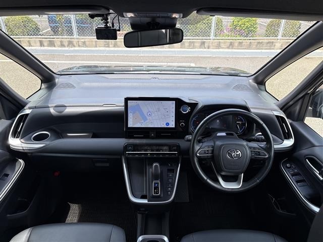 Toyota NOAH 2022 7015073-15