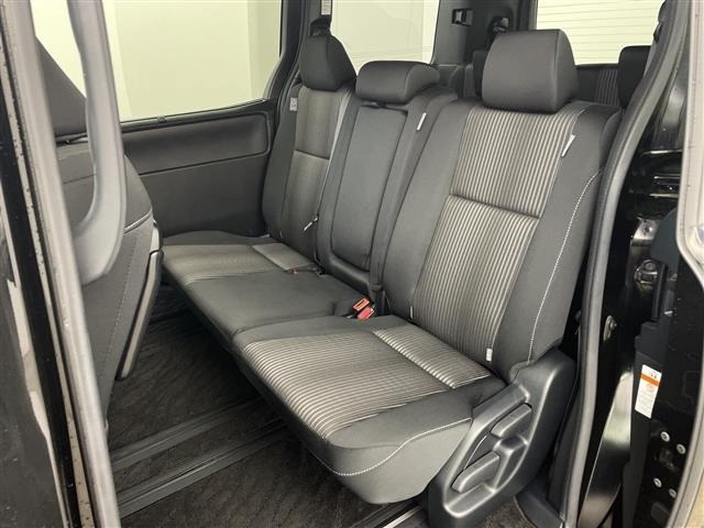 Toyota NOAH 2017 7015074-10