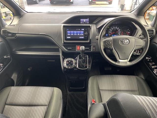 Toyota NOAH 2017 7015074-14