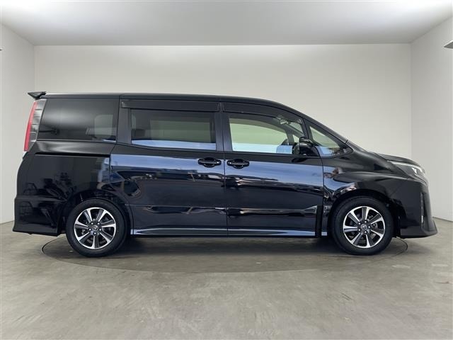 Toyota NOAH 2017 7015074-19