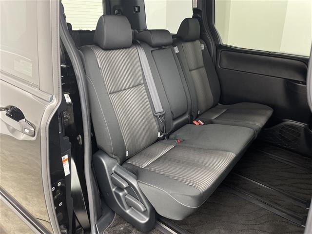 Toyota NOAH 2017 7015074-5