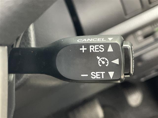 Toyota NOAH 2017 7015074-6