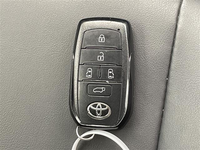 Toyota NOAH 2022 7015100-21