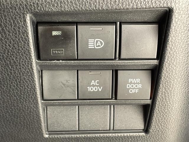 Toyota NOAH 2022 7015100-4
