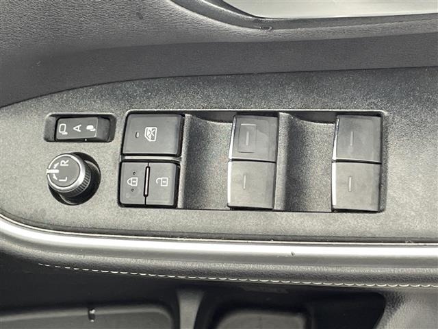 Toyota NOAH 2022 7015100-6