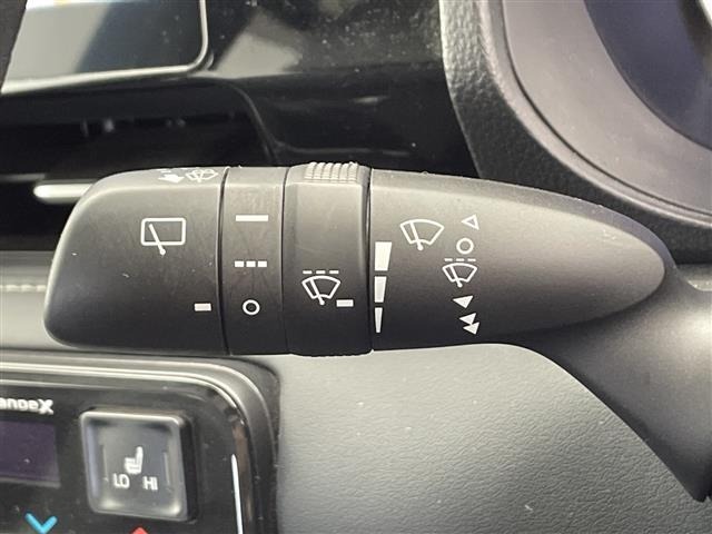 Toyota NOAH 2022 7015100-9