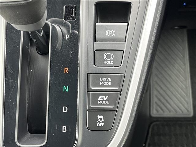 Toyota NOAH 2022 7015173-3