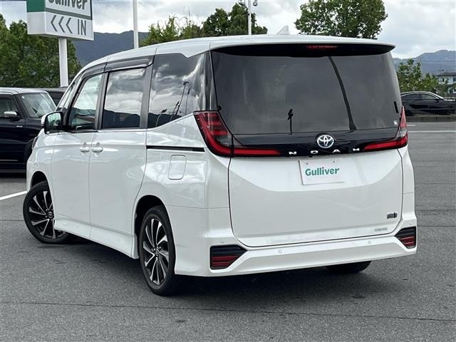 Toyota NOAH 2022 7015173-4