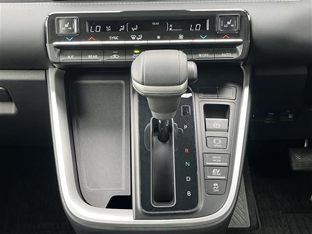 Toyota NOAH 2022 7015173-9