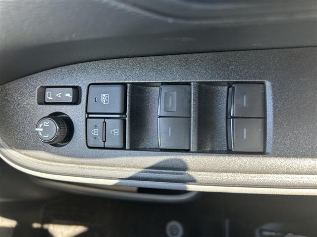 Toyota NOAH 2022 7015189-12