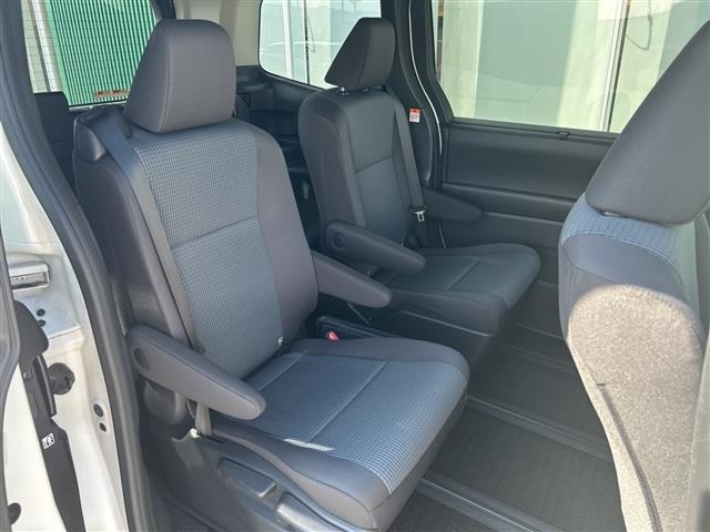 Toyota NOAH 2022 7015189-2