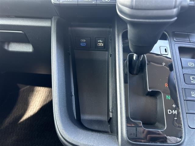 Toyota NOAH 2022 7015189-21