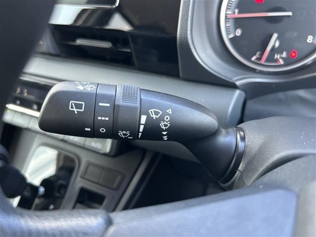 Toyota NOAH 2022 7015189-8