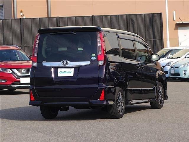 Toyota NOAH 2015 7015191-2